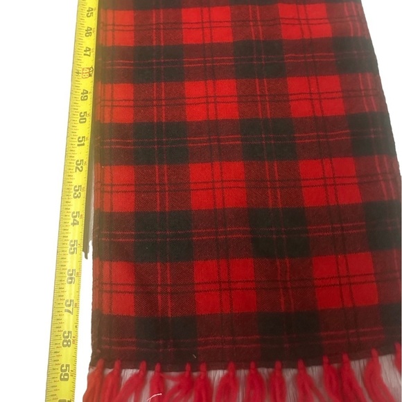 Vntg Unisex Wool Knit Scarf Red Black Plaid Scotland Tartan Classic Cottage Cozy - Picture 1 of 2